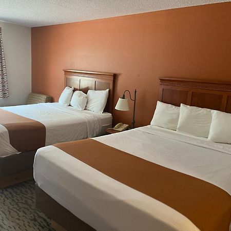 Regency Inn & Suites Anoka Εξωτερικό φωτογραφία