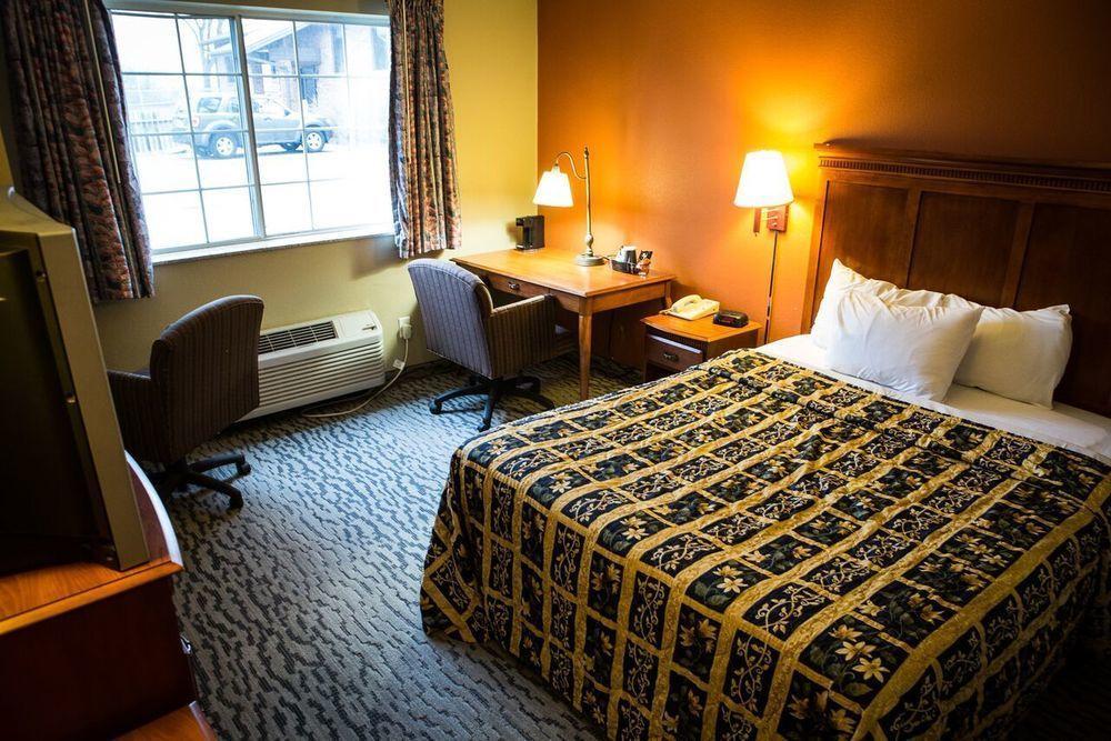 Regency Inn & Suites Anoka Εξωτερικό φωτογραφία