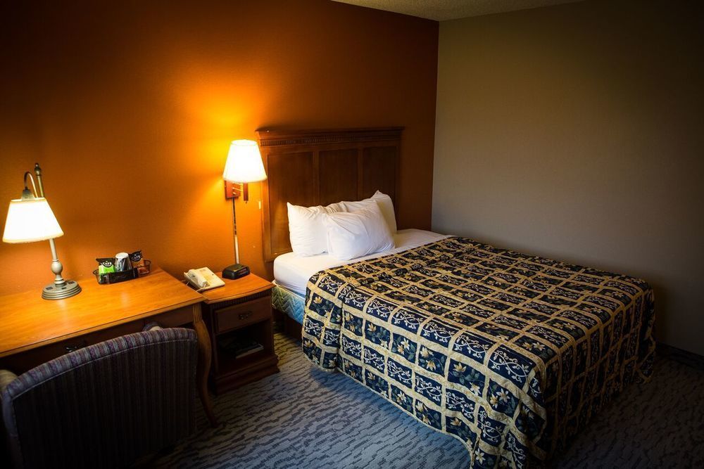 Regency Inn & Suites Anoka Εξωτερικό φωτογραφία